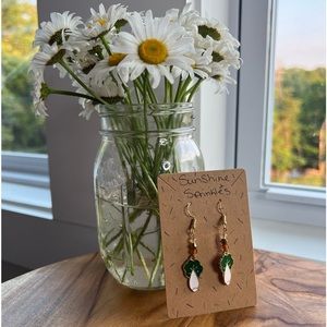 👩🏼‍🌾💚 Daisy Mae turnups animalcross retro veggies theme earrings novelty